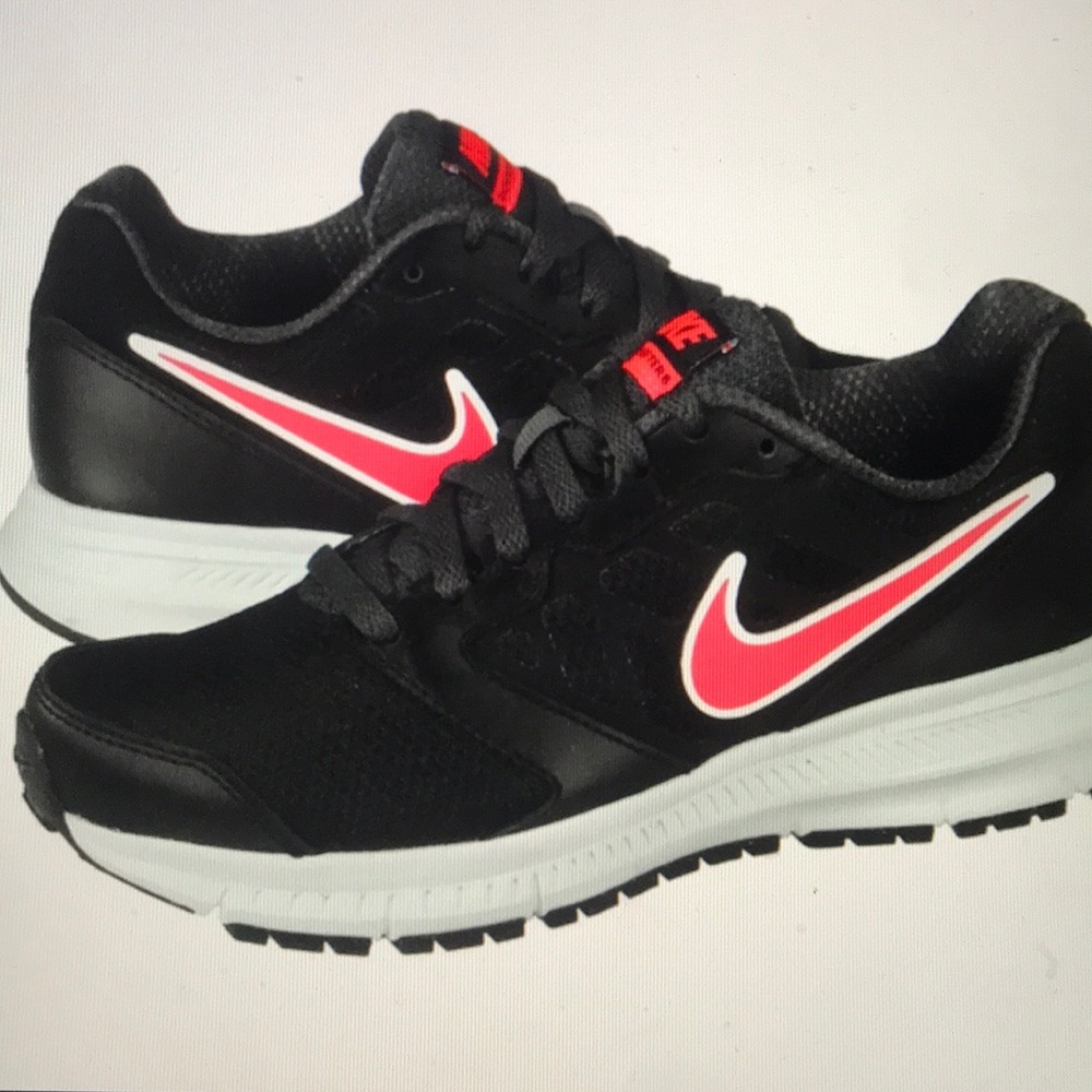 Womens Nike Downshifter 6 athletic running shoes